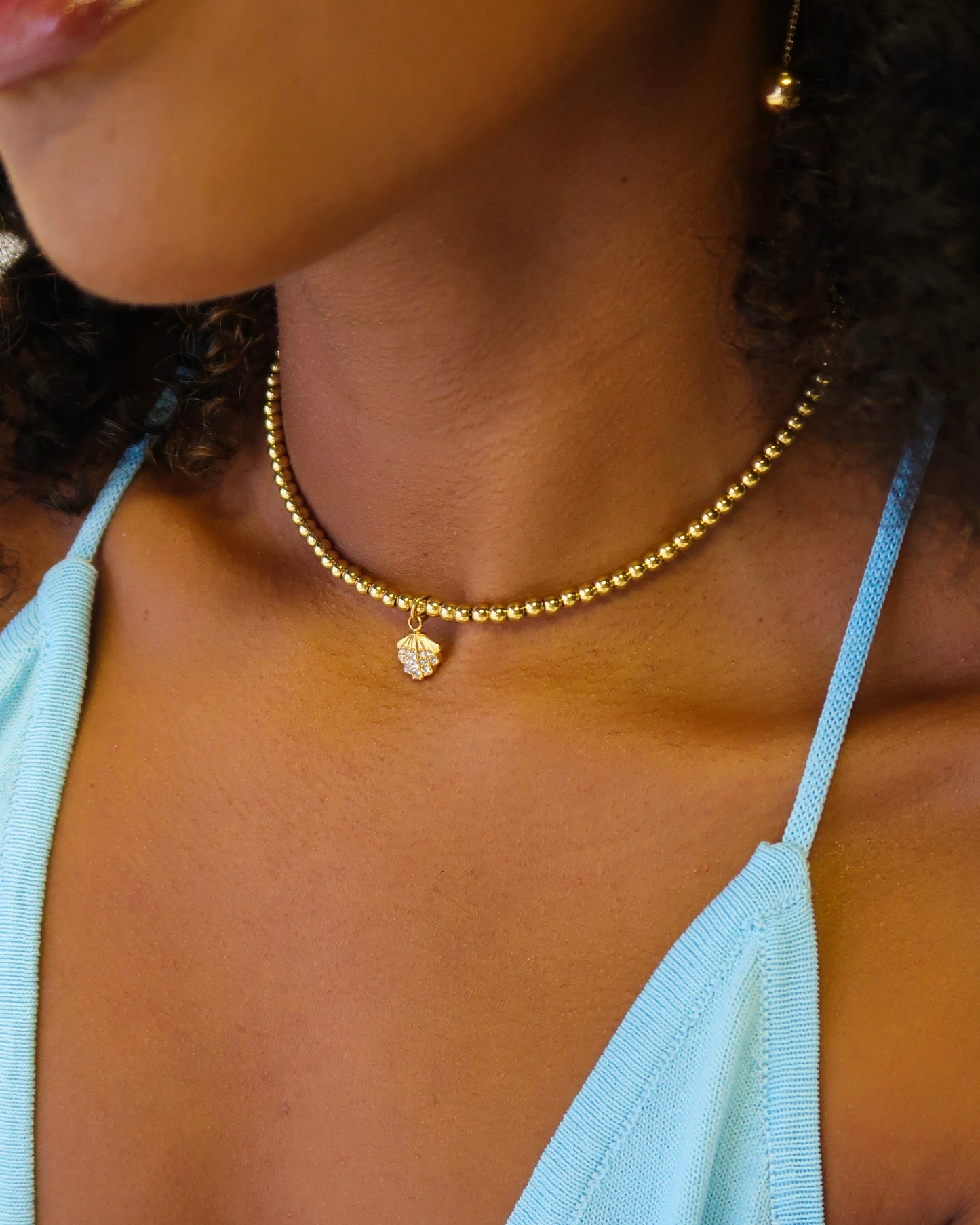 Radiant shell choker